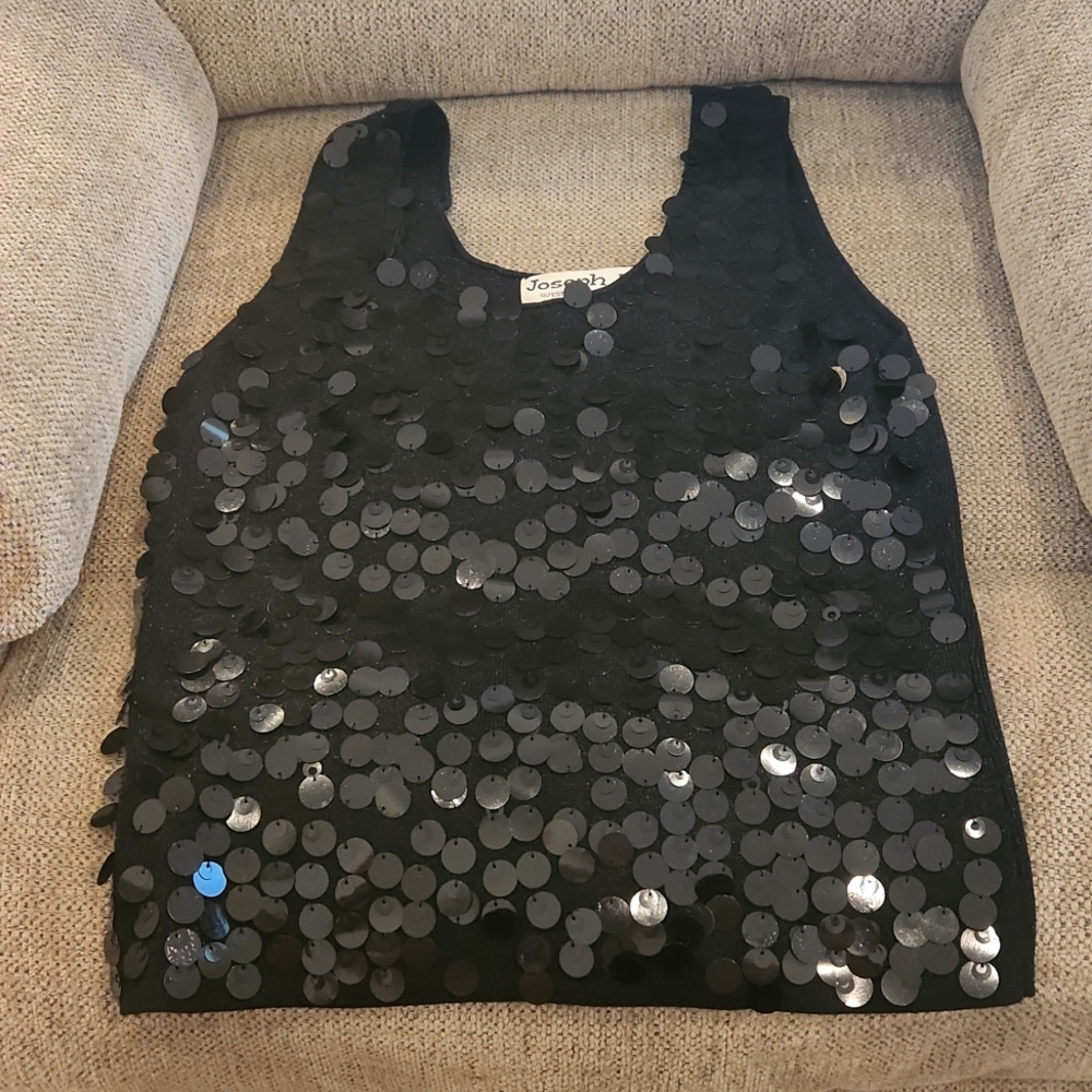 Stretchy tank top with sequined front